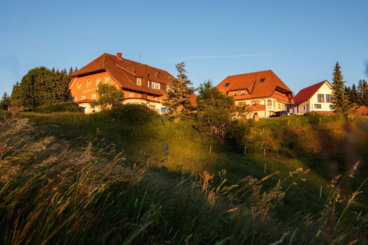 Hôtel Gasthaus Zum Kreuz à Sankt Märgen Extérieur photo