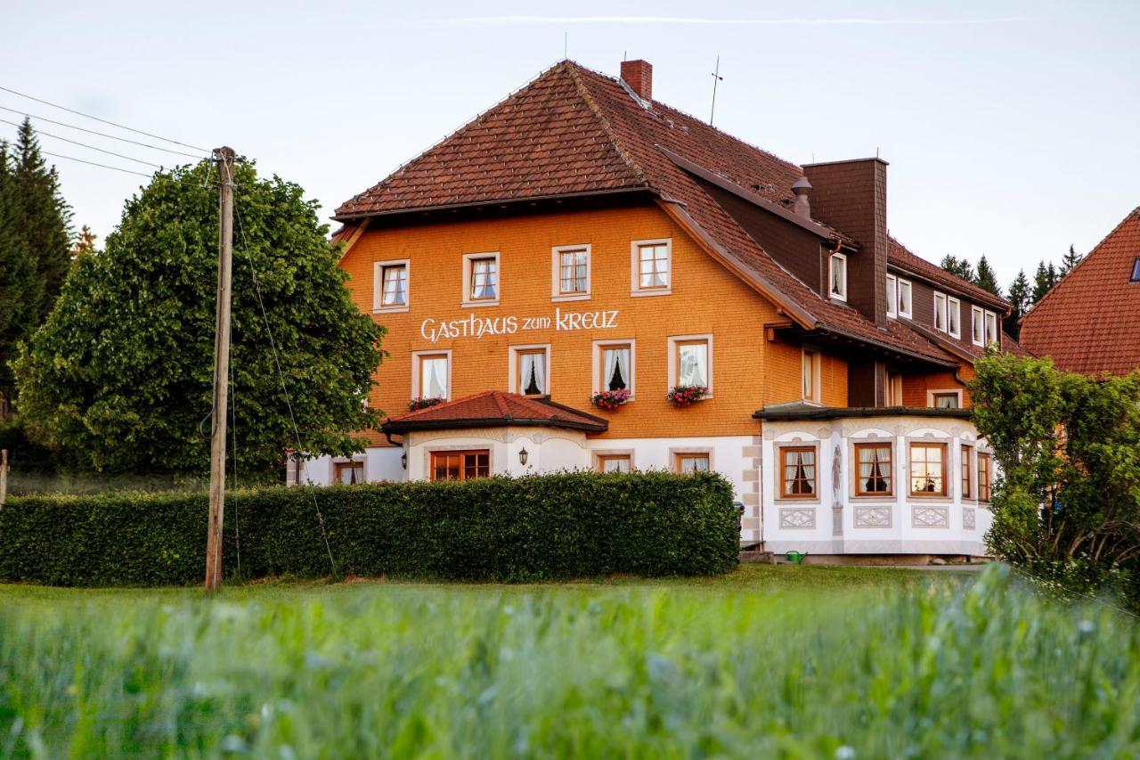 Hôtel Gasthaus Zum Kreuz à Sankt Märgen Extérieur photo